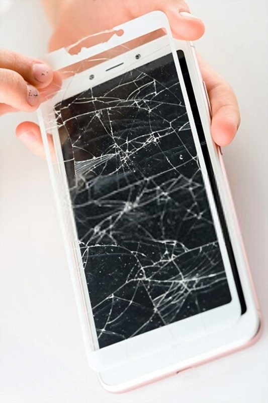 REMOVE GLASS SCREEN PROTECTOR BY HAND