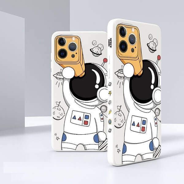 White Spaceman Astronaut iPhone 13 Case