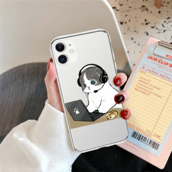 Cat listening to music with headphones phone case