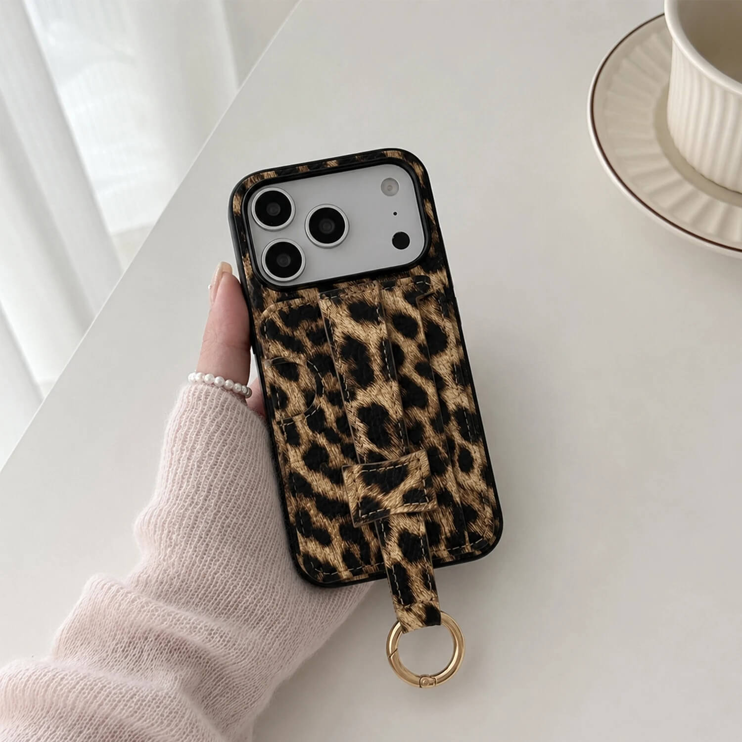 Leopard Case with Card Holder and Finger Strap Leopard Case with Card Holder and Finger Strap